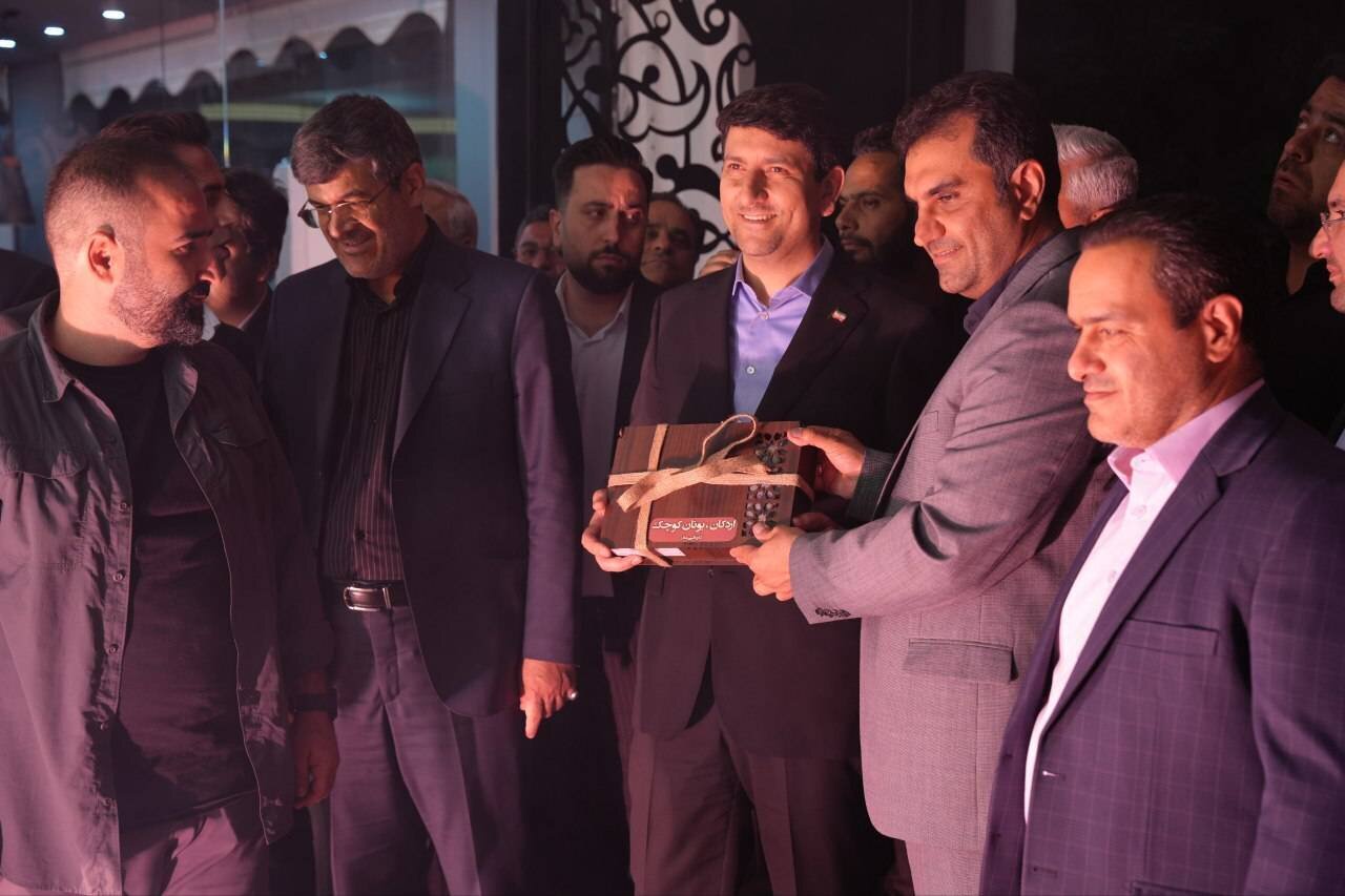 افتتاح مدرسه ۱۵ کلاسه در اردکان با حضور وزیر ارتباطات افتتاح مدرسه ۱۵ کلاسه در اردکان با حضور وزیر ارتباطات