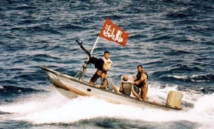 مقاومت خونین در خلیج فارس؛ روایتی از ایستادگی شهید نادر مهدوی و یارانش در برابر حمله آمریکا مقاومت خونین در خلیج فارس؛ روایتی از ایستادگی شهید نادر مهدوی و یارانش در برابر حمله آمریکا