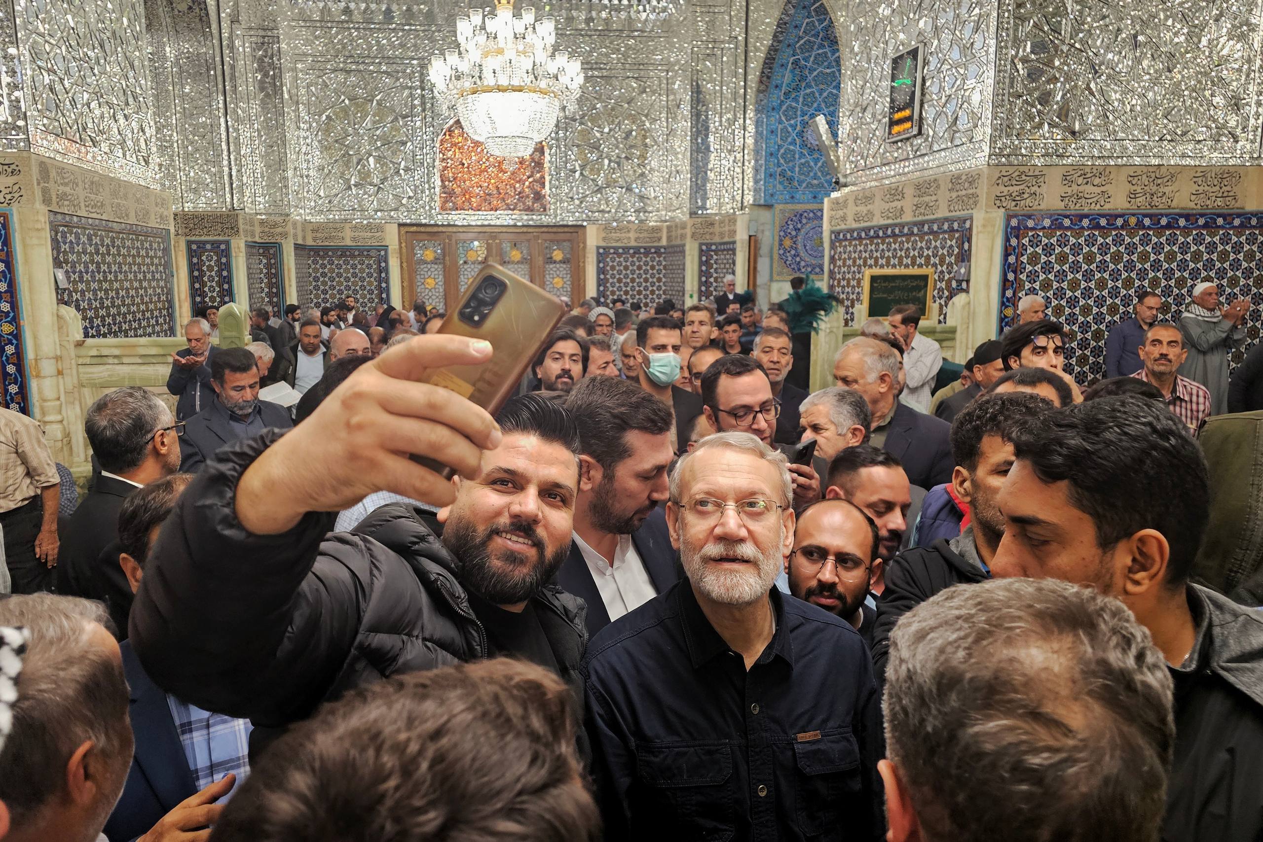 لاریجانی به حرم مطهر امام رضا (ع) رفت لاریجانی به حرم مطهر امام رضا (ع) رفت