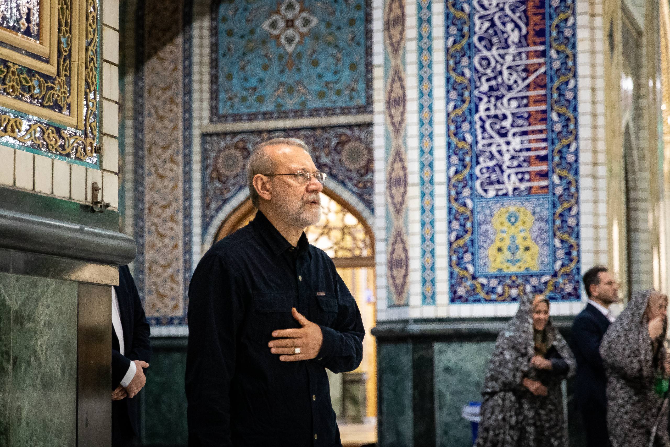 لاریجانی به حرم مطهر امام رضا (ع) رفت لاریجانی به حرم مطهر امام رضا (ع) رفت