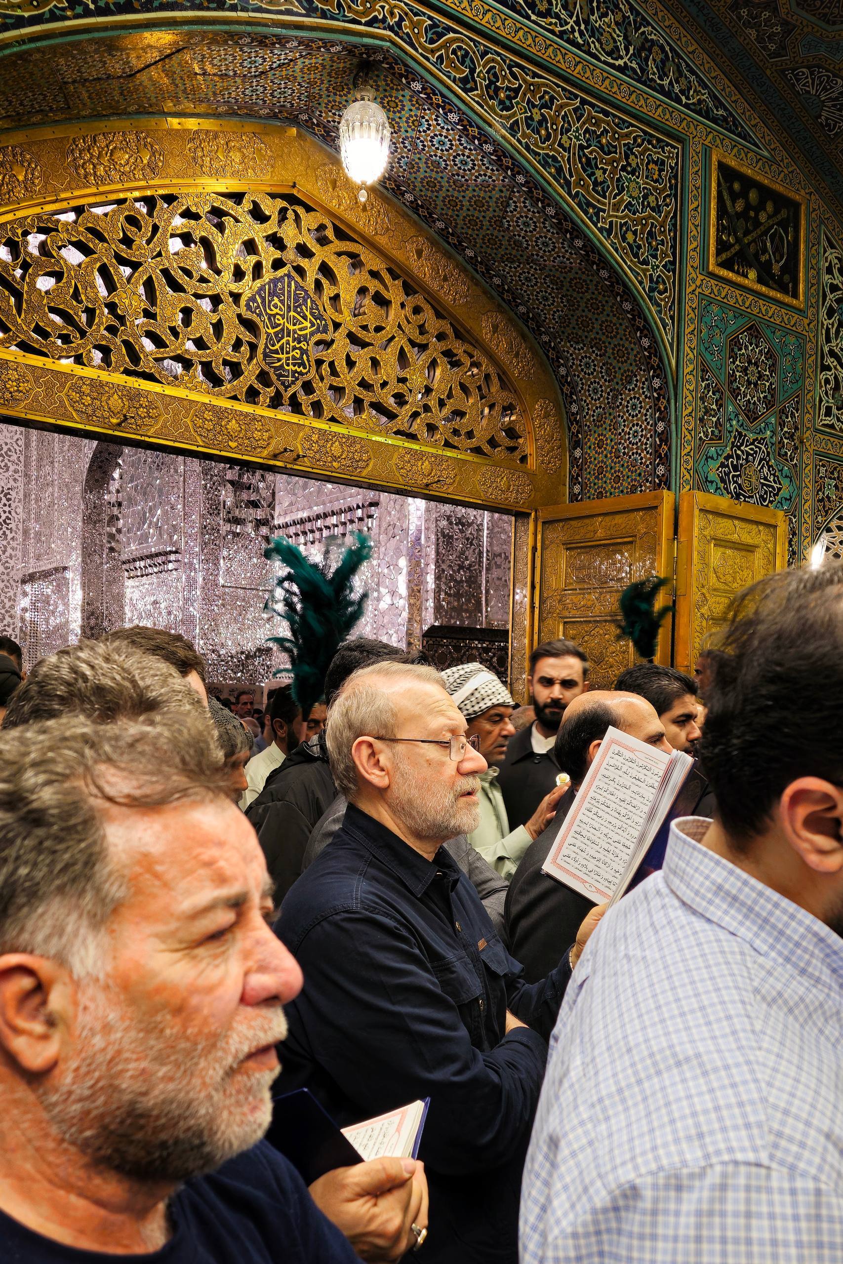 لاریجانی به حرم مطهر امام رضا (ع) رفت لاریجانی به حرم مطهر امام رضا (ع) رفت