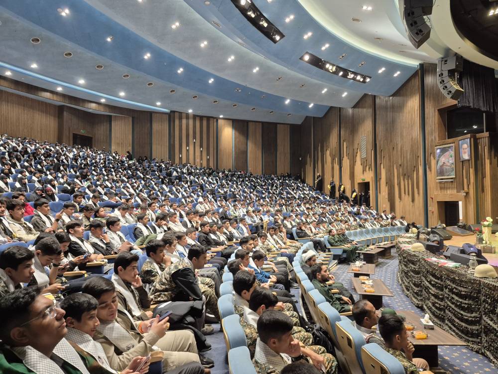 برگزاری تحلیف ۹۰۰ فرمانده بسیج دانش‌آموزی مشهد