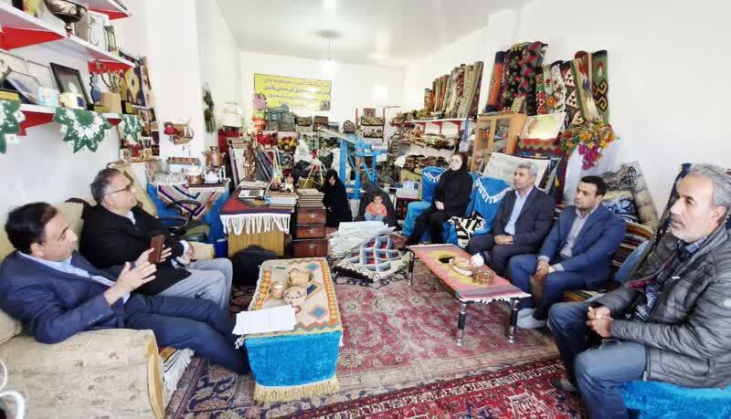 اشتغالزایی برای ۱۶۰ نفر در کارگاه گلیمبافی روستای گل سلیمانآباد باروق اشتغالزایی برای ۱۶۰ نفر در کارگاه گلیمبافی روستای گل سلیمانآباد باروق