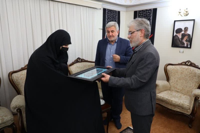 دیدار وزیر علوم با خانواده سردار شهید سلامی/ دکتر سیمایی: شهدای جنگ با اسرائیل وحدتی را رقم زدند که موظف به حفظ آن هستیم دیدار وزیر علوم با خانواده سردار شهید سلامی/ دکتر سیمایی: شهدای جنگ با اسرائیل وحدتی را رقم زدند که موظف به حفظ آن هستیم