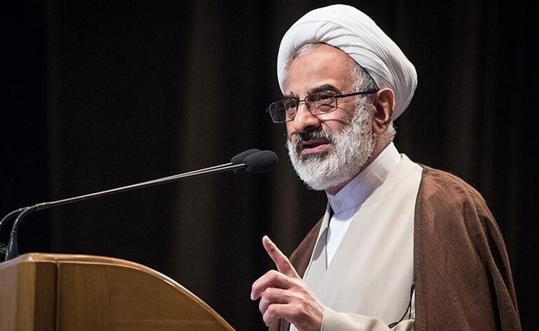 همرزمان شهدا با قدرت مقابل دشمن ایستادهاند همرزمان شهدا با قدرت مقابل دشمن ایستادهاند