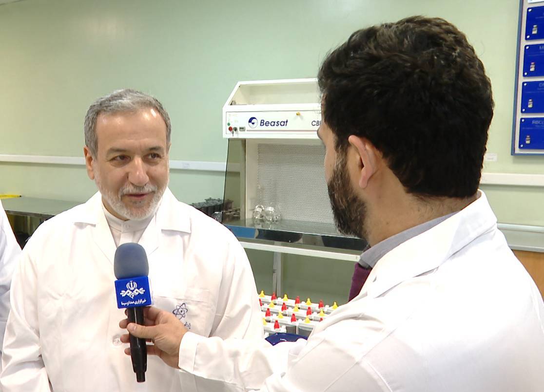 عراقچی: غرب ناچار به پذیرش ایران به عنوان قطب هسته ای است