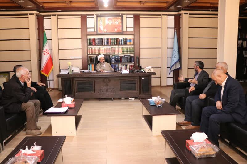 دیدار مردمی رئیس کل دادگستری زنجان؛ رسیدگی به پروندهها و مشکلات ۵۸ نفر دیدار مردمی رئیس کل دادگستری زنجان؛ رسیدگی به پروندهها و مشکلات ۵۸ نفر