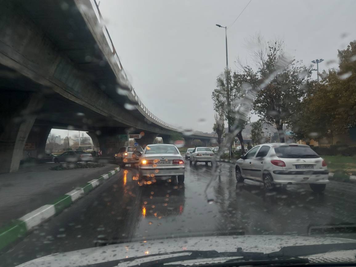 بارش نخستین باران پاییزی امسال در مشهد، ۱۲ آذرماه