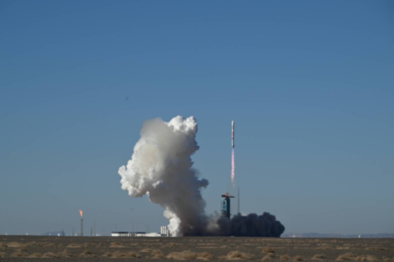 آزمایش موشک چندبار مصرف چین