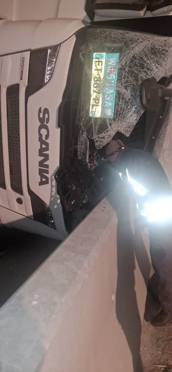 حادثه مرگبار تریلی با گاردریل در محور توره به بروجرد