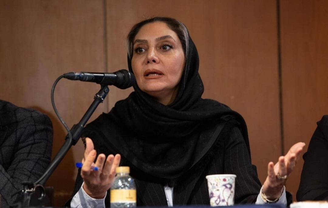 صمیمیت ساختگی با سلبریتیها در برنامههای گفتوگو محور میتواند باعث عادی سازی رفتارهای نابه هنجار شود صمیمیت ساختگی با سلبریتیها در برنامههای گفتوگو محور میتواند باعث عادی سازی رفتارهای نابه هنجار شود