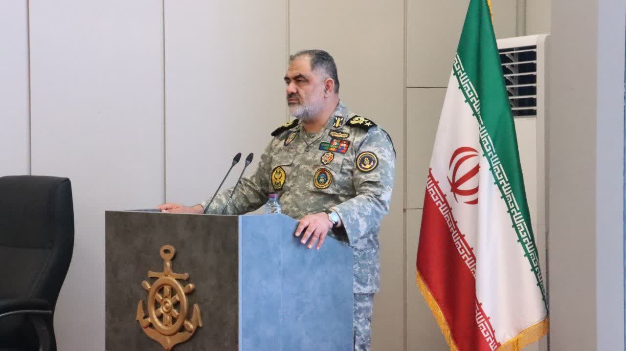 **** دریادار ایرانی: گستره فرماندهی دریایی ایران به اقیانوسها رسیده است **** دریادار ایرانی: گستره فرماندهی دریایی ایران به اقیانوسها رسیده است