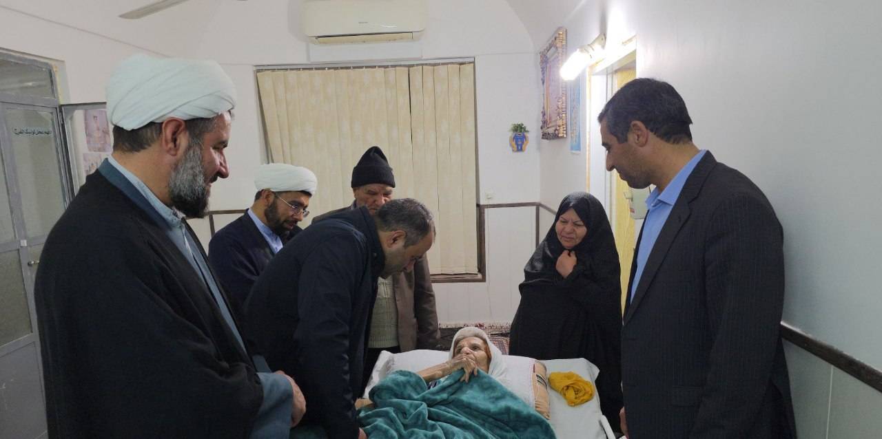 دیدار مسئولان خوروبیابانک با خانواده شهیدان  ایزدی و رشیدی