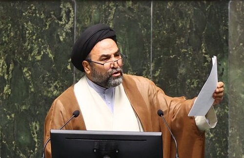 نماینده ارومیه: دولت زیرساخت‌های بازگشت دانشجویان به کشور را فراهم کند