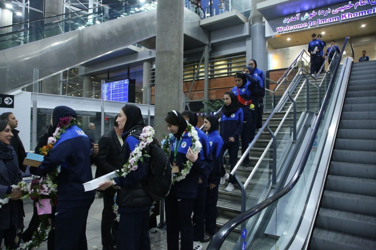 بازگشت تیم ایران به میهن بازگشت تیم ایران به میهن