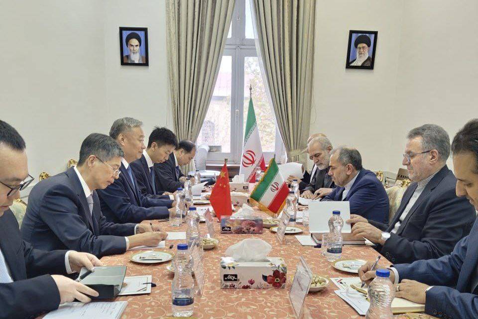 نشست معاونین وزارت خارجه های چین و عربستان با عراقچی نشست معاونین وزارت خارجه های چین و عربستان با عراقچی