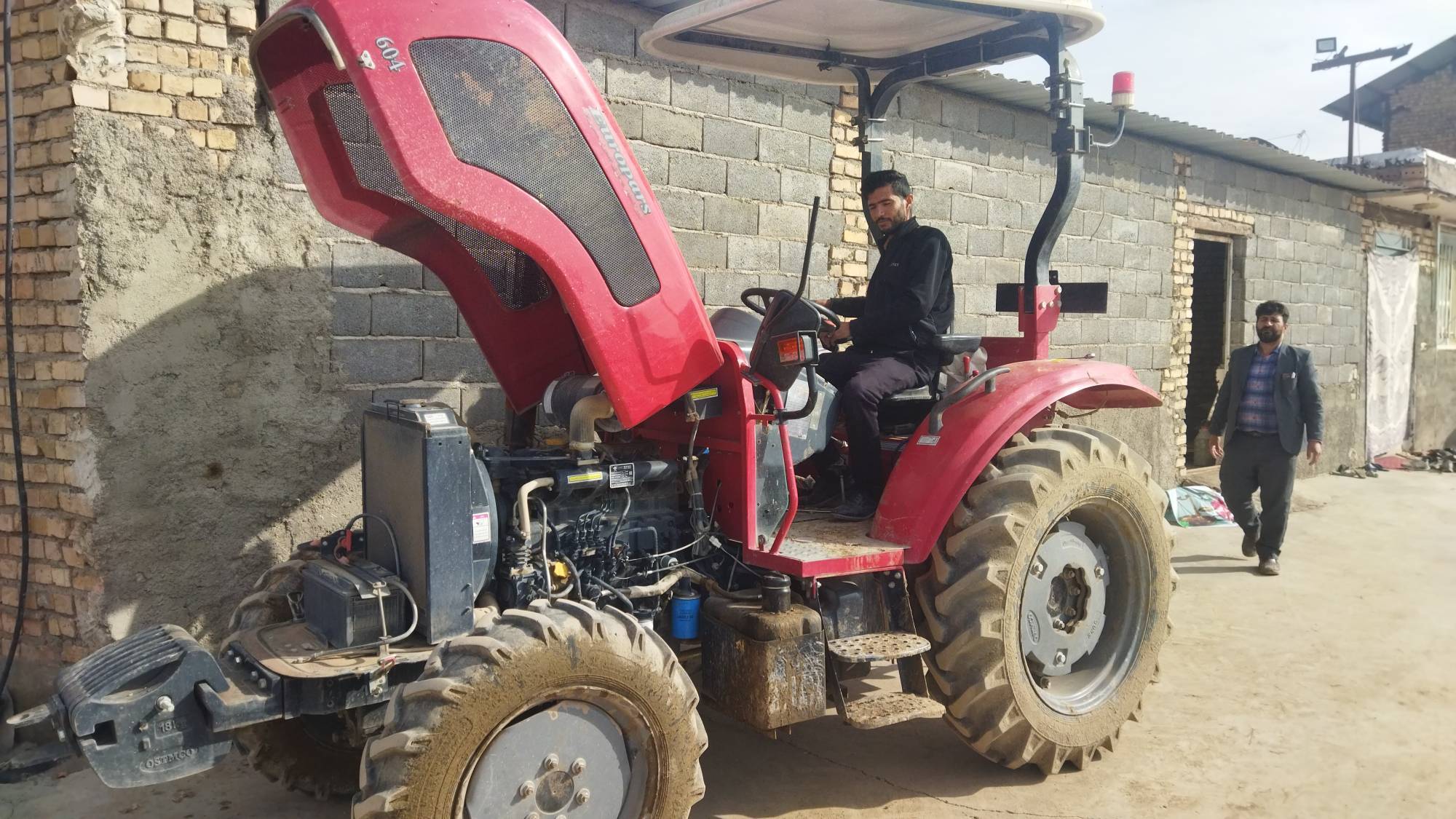 اجرای طرح نصب ردیاب بر روی تراکتورهای نیشابور اجرای طرح نصب ردیاب بر روی تراکتورهای نیشابور