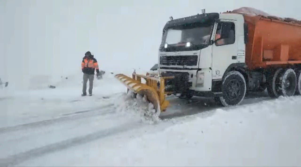تمام محورهای مواصلاتی استان البرز باز و تردد جریان دارد تمام محورهای مواصلاتی استان البرز باز و تردد جریان دارد