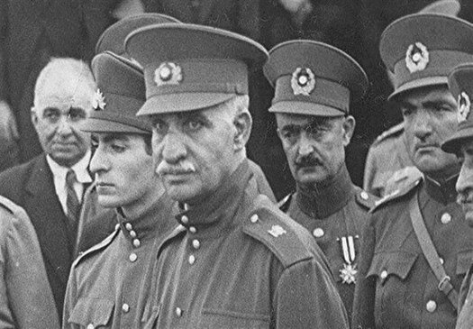 روایتی از ۲۲ آذر سالروز واگذاری سلطنت به رضاخان