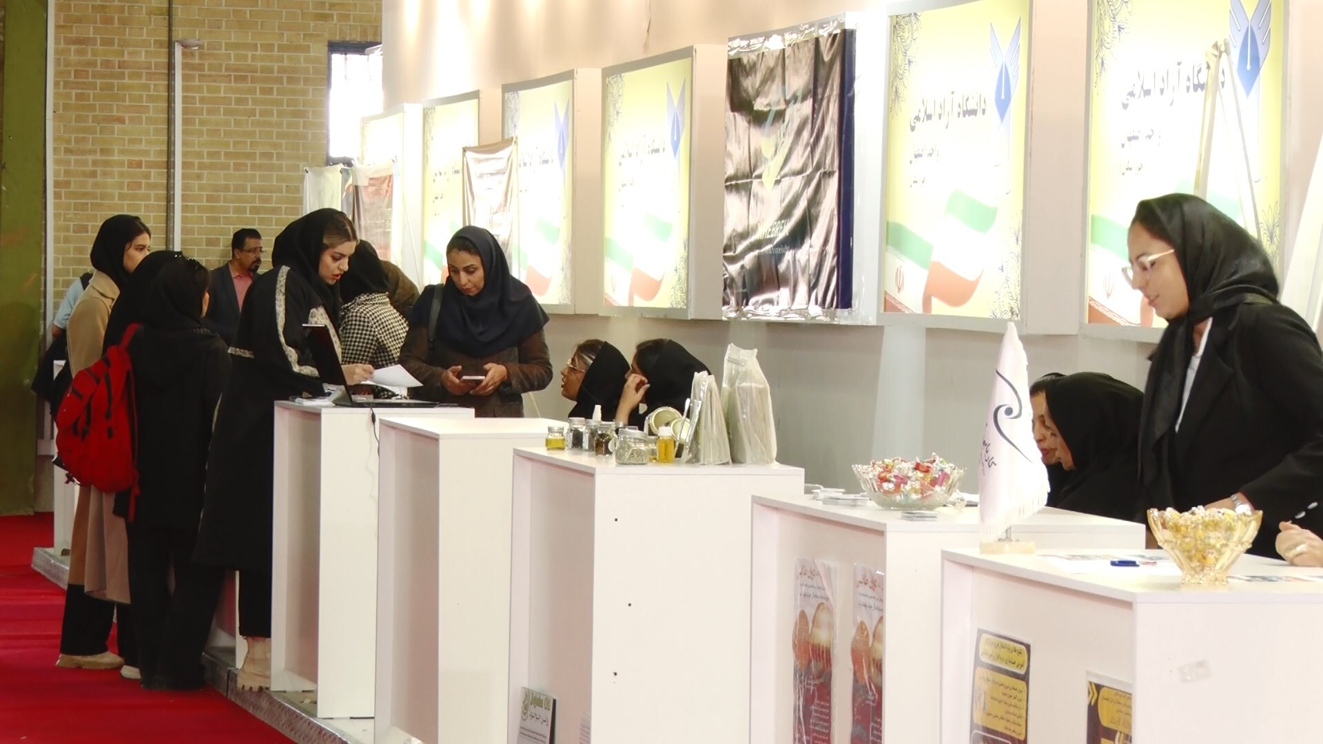 برگزاری نمایشگاه پویش با هدف مهارت آموزی و اشتغال دانشجویان