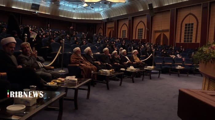 خانواده در اسلام نقش محوری و کانونی برای جامعه سازی دارد خانواده در اسلام نقش محوری و کانونی برای جامعه سازی دارد