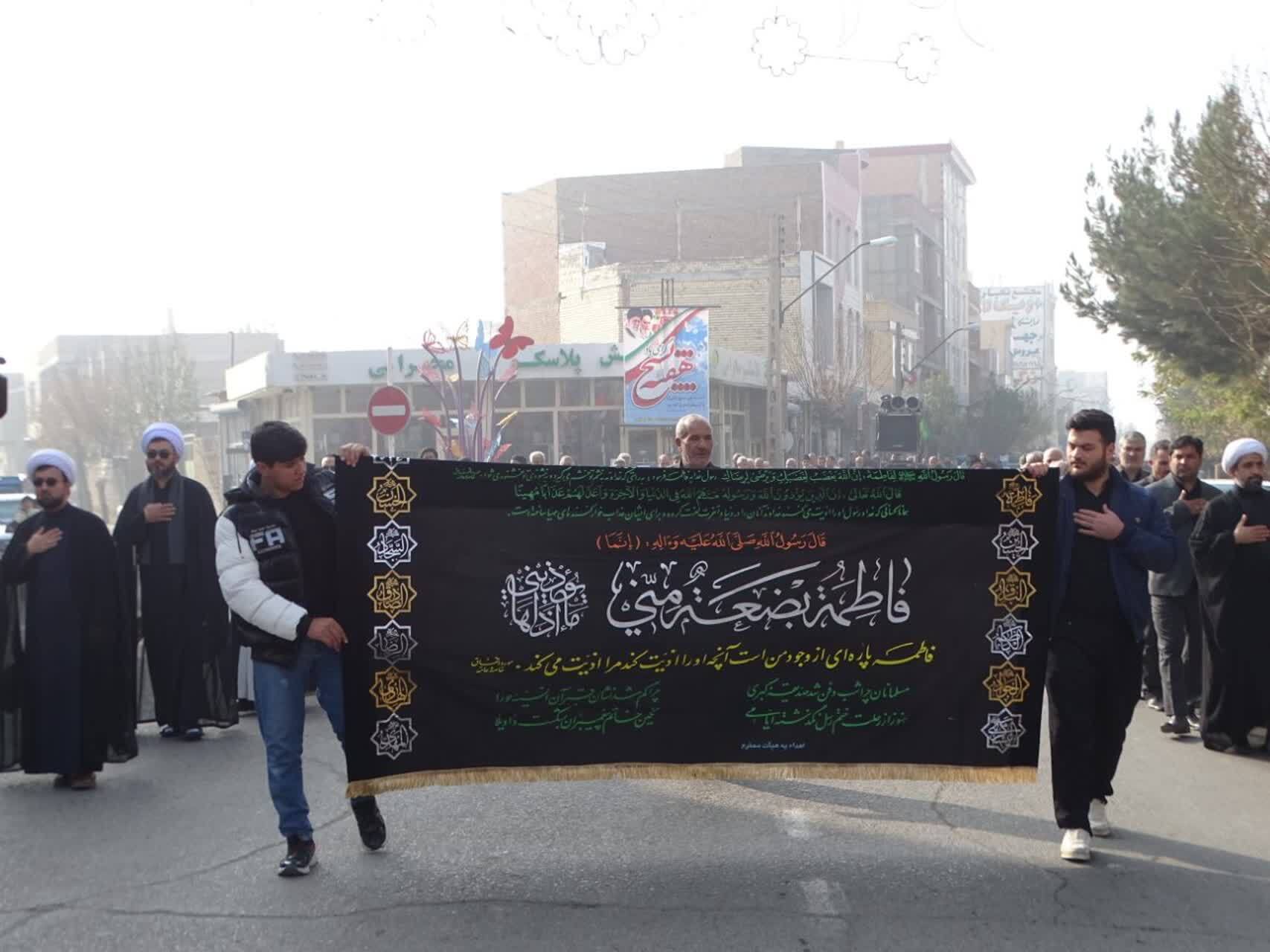 برپایی دسته عزاداری همزمان با سالروز شهادت حضرت فاطمهالزهرا (س) در چهاربرج برپایی دسته عزاداری همزمان با سالروز شهادت حضرت فاطمهالزهرا (س) در چهاربرج