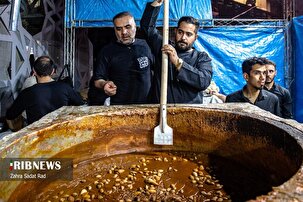 آیین سنتی سمنوپزان در میدان امام حسین تهران